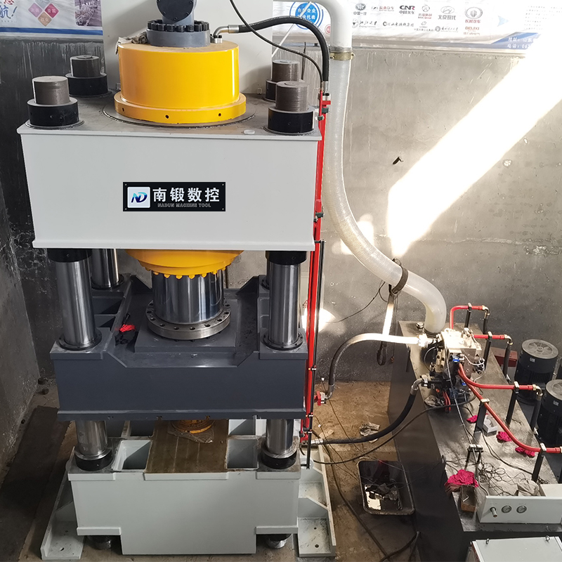 日韩AV大片在线观看 1250吨模压成型油压机 1250T高铁坠砣电梯配重块成型机